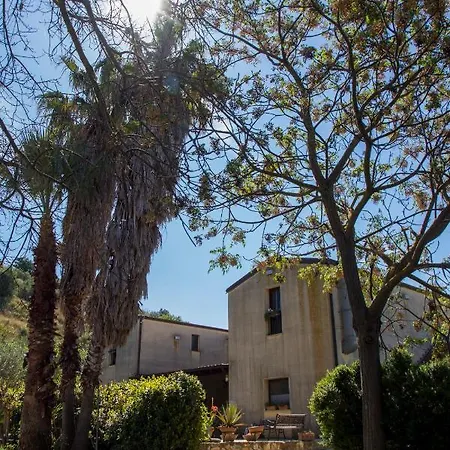 Tarantola Lantgård *